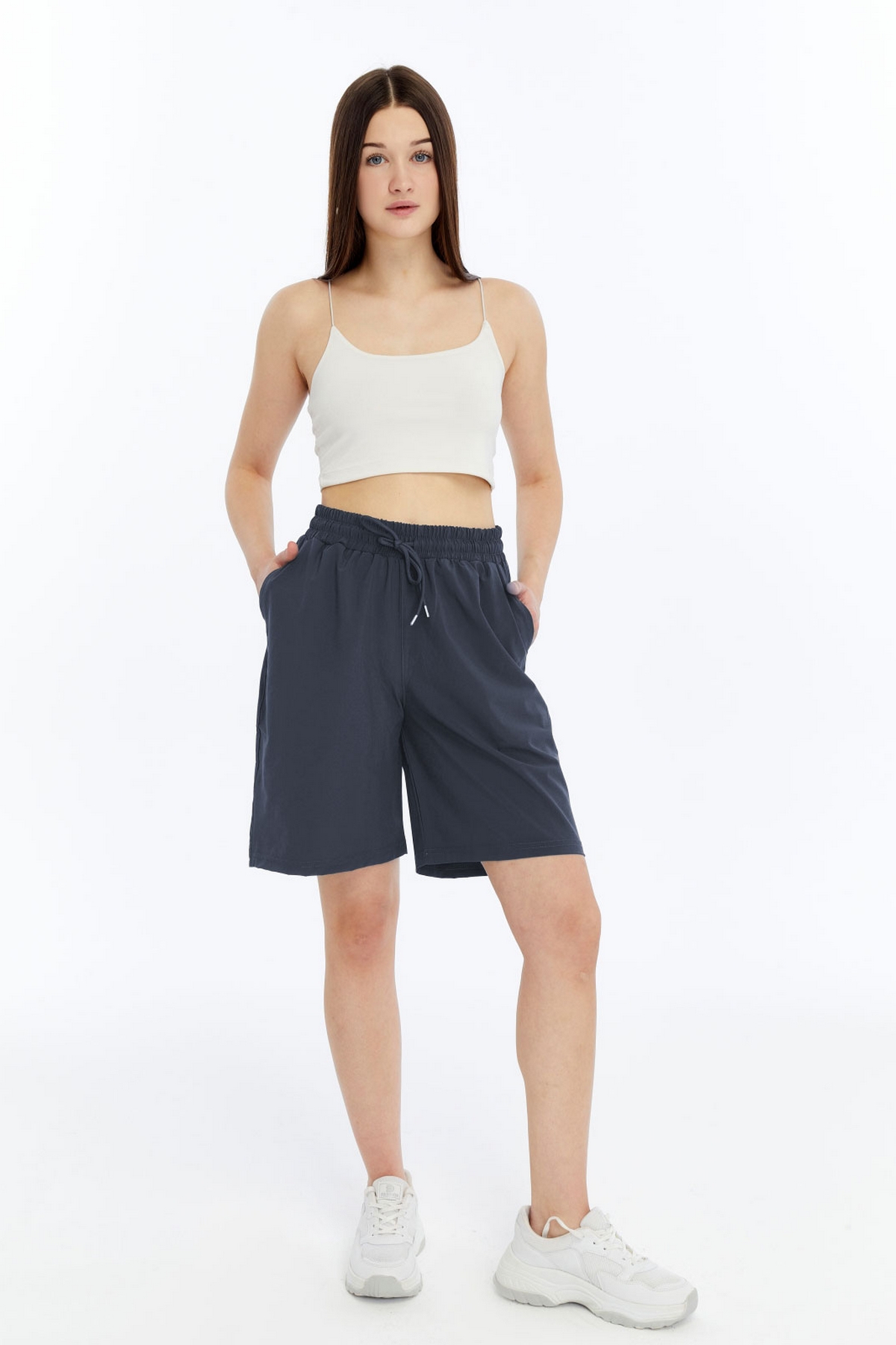 8 Kadın Oversize Paraşüt Kumaş Açık Cepli Şort - Füme - Görsel 1