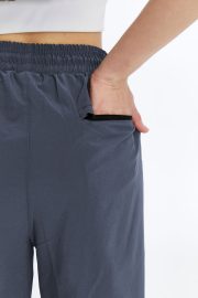 Kadın Oversize Paraşüt Kumaş Fleto Cepli Şort - Füme - Görsel 13
